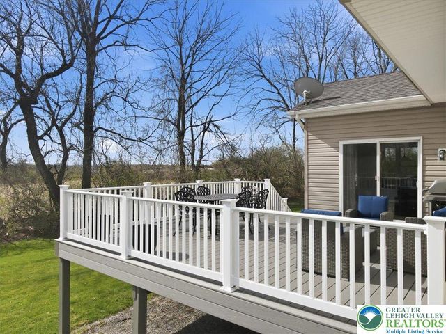 2127 Eagles Landing Drive, Upper Nazareth Twp, PA 18064