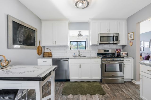 15 Linden Ct, Raritan Twp., NJ 08822