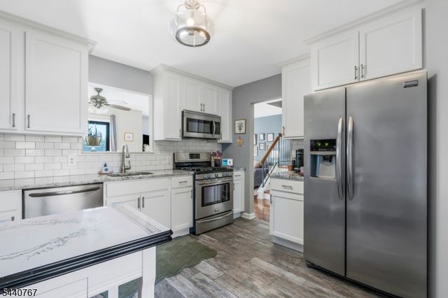 15 Linden Ct, Raritan Twp., NJ 08822