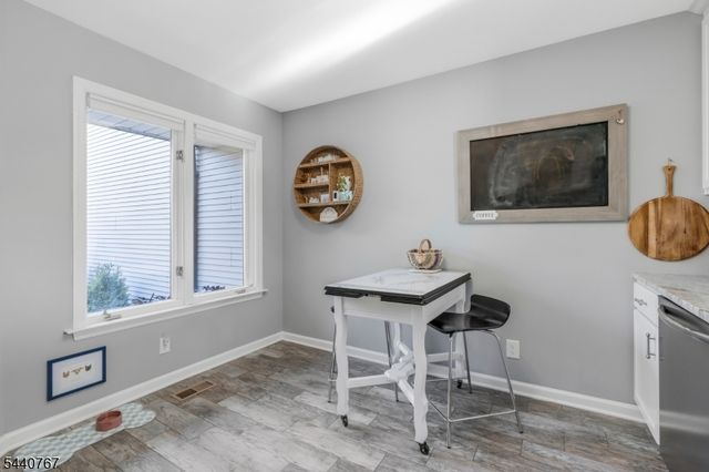15 Linden Ct, Raritan Twp., NJ 08822