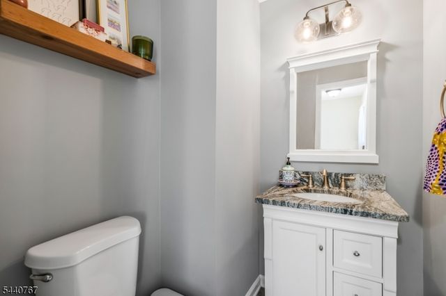 15 Linden Ct, Raritan Twp., NJ 08822