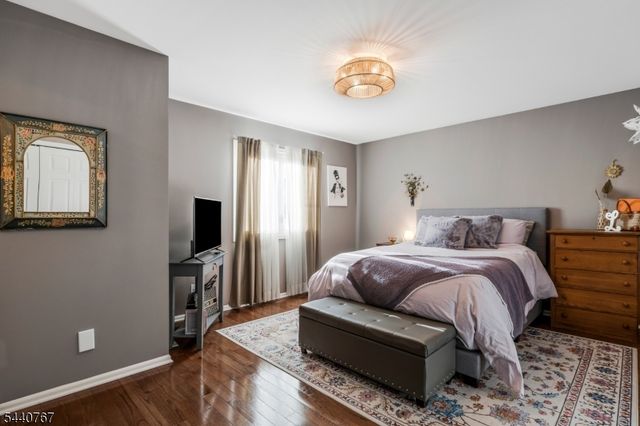 15 Linden Ct, Raritan Twp., NJ 08822