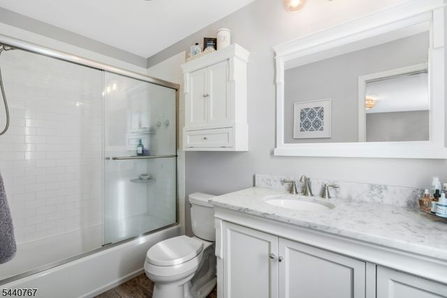 15 Linden Ct, Raritan Twp., NJ 08822