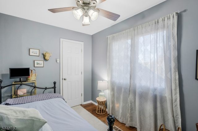 15 Linden Ct, Raritan Twp., NJ 08822