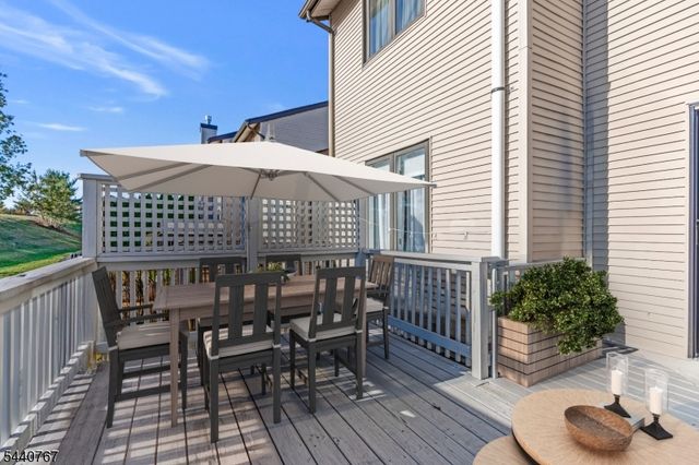 15 Linden Ct, Raritan Twp., NJ 08822