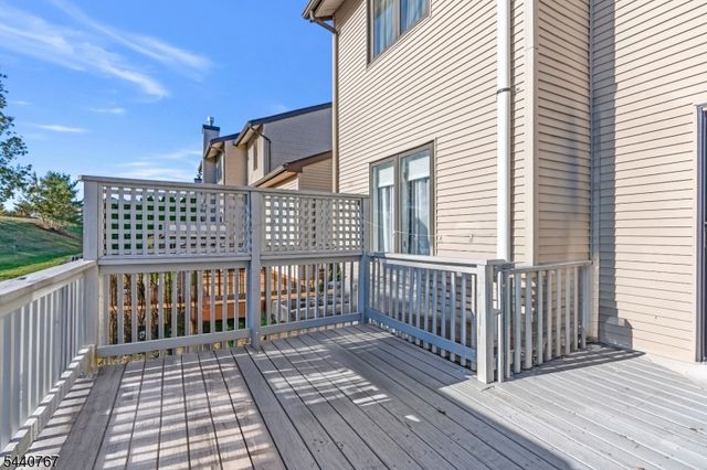 15 Linden Ct, Raritan Twp., NJ 08822