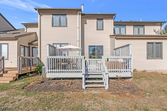 15 Linden Ct, Raritan Twp., NJ 08822
