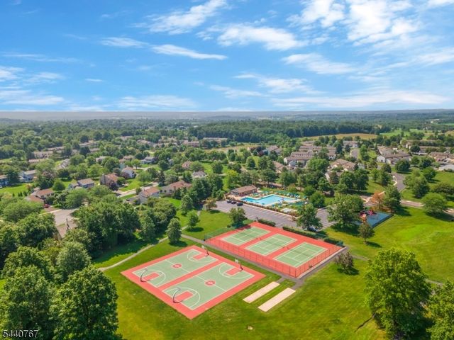 15 Linden Ct, Raritan Twp., NJ 08822