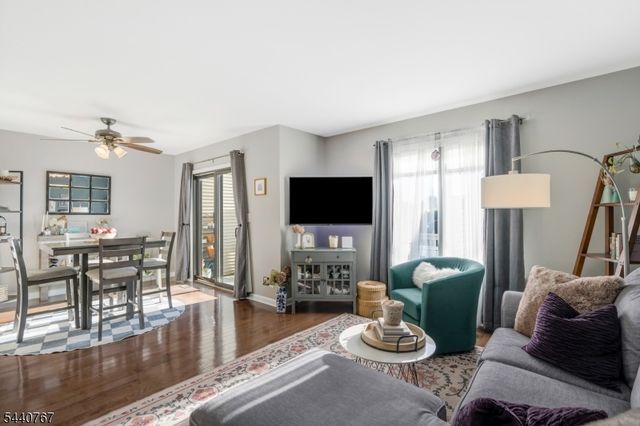 15 Linden Ct, Raritan Twp., NJ 08822