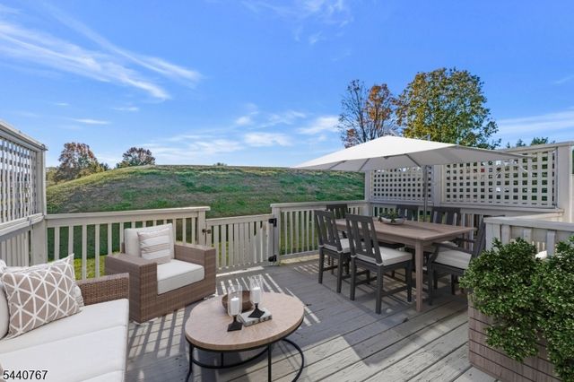 15 Linden Ct, Raritan Twp., NJ 08822