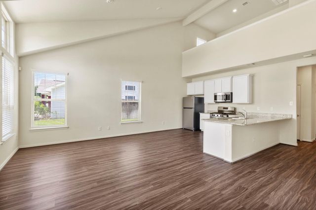 216 N Lynx Trail, Montgomery, TX 77316
