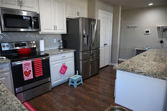 1220 Fairground Ln, Angleton, TX 77515