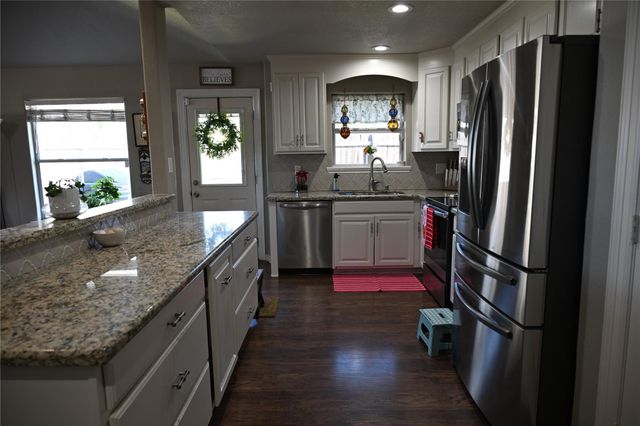 1220 Fairground Ln, Angleton, TX 77515