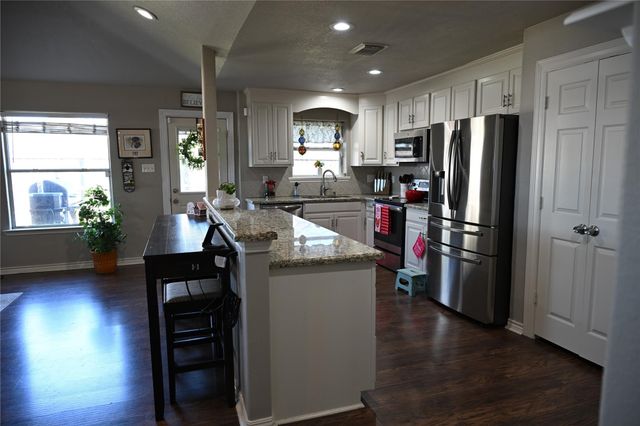 1220 Fairground Ln, Angleton, TX 77515