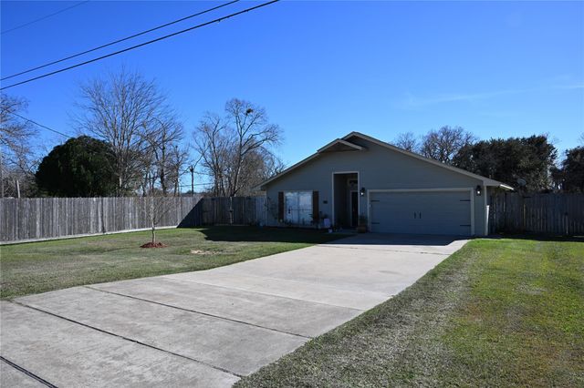 1220 Fairground Ln, Angleton, TX 77515