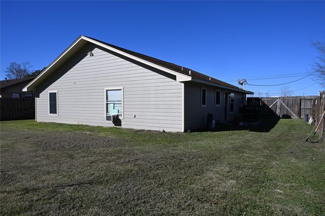 1220 Fairground Ln, Angleton, TX 77515