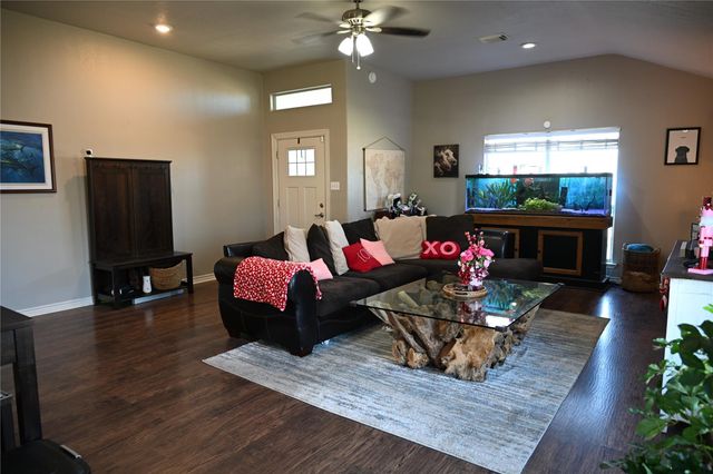 1220 Fairground Ln, Angleton, TX 77515