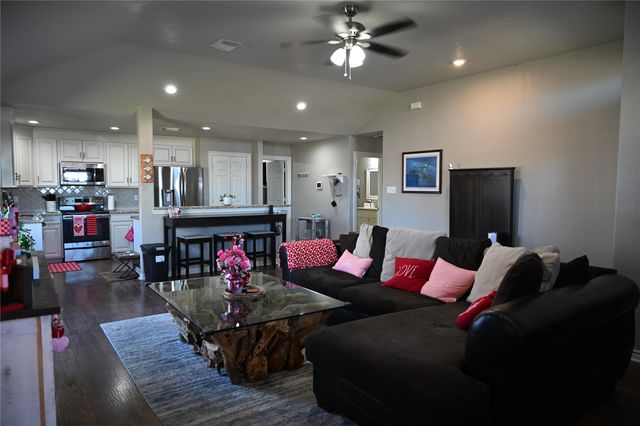 1220 Fairground Ln, Angleton, TX 77515