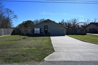 1220 Fairground Ln, Angleton, TX 77515
