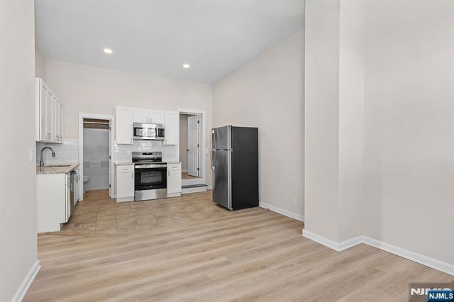 129 Main Street, Bloomingdale, NJ 07403