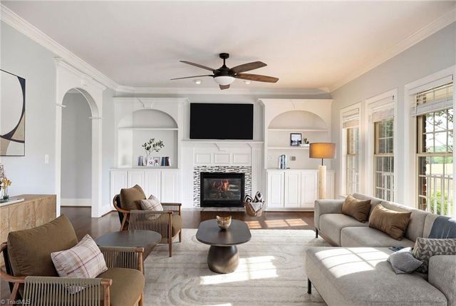 1018 Keswick Lane, Clemmons, NC 27012