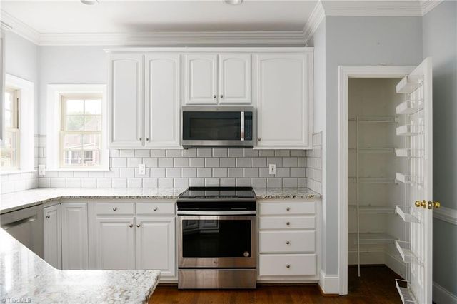 1018 Keswick Lane, Clemmons, NC 27012