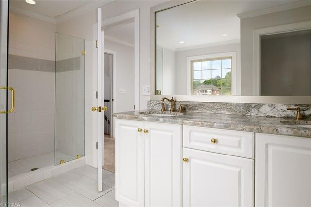 1018 Keswick Lane, Clemmons, NC 27012