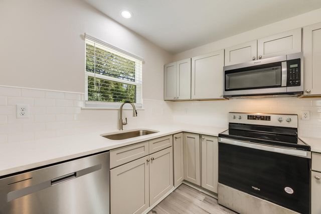 3871 Second Avenue, Laurel Hill, FL 32567