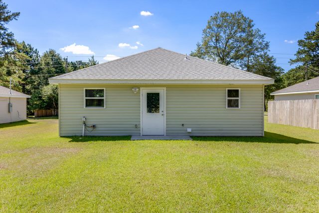 3871 Second Avenue, Laurel Hill, FL 32567