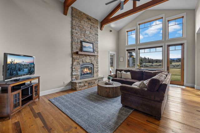 481 W Hope Avenue, Sisters, OR 97759