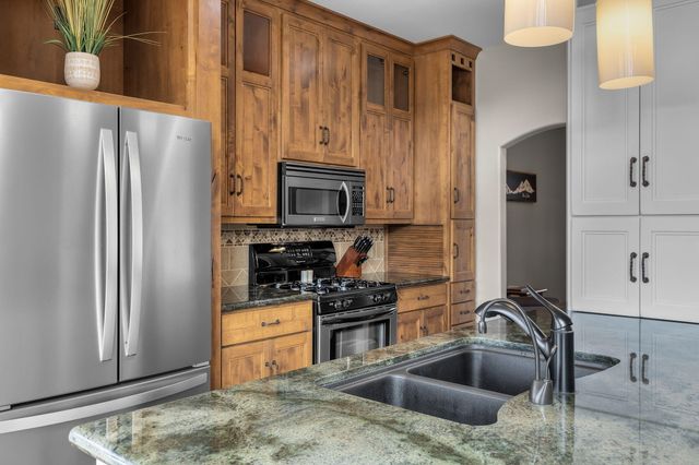 481 W Hope Avenue, Sisters, OR 97759