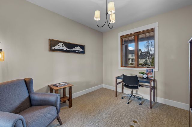 481 W Hope Avenue, Sisters, OR 97759