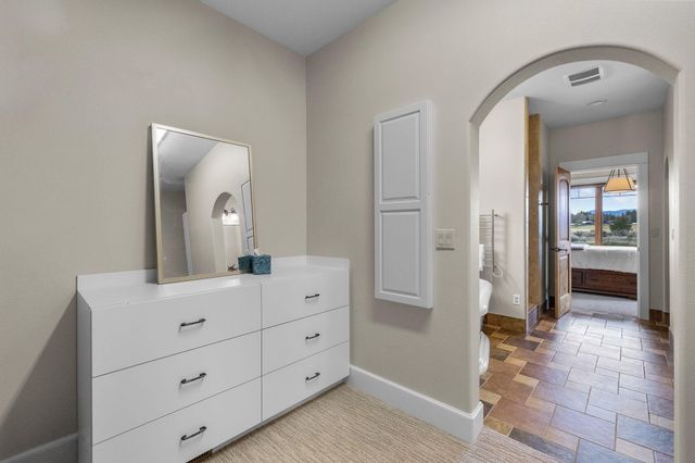 481 W Hope Avenue, Sisters, OR 97759