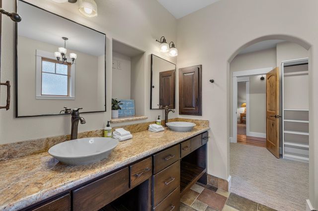 481 W Hope Avenue, Sisters, OR 97759