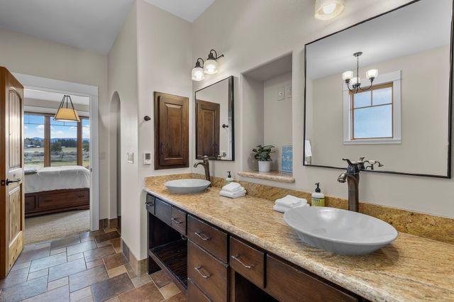 481 W Hope Avenue, Sisters, OR 97759