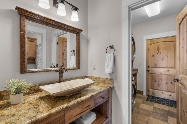 481 W Hope Avenue, Sisters, OR 97759