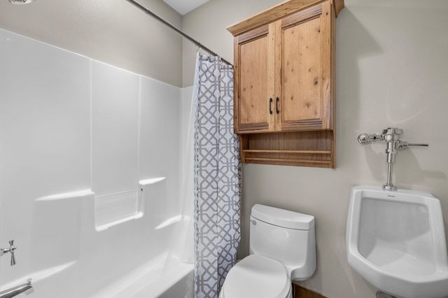 481 W Hope Avenue, Sisters, OR 97759