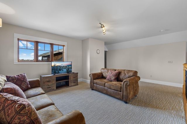 481 W Hope Avenue, Sisters, OR 97759