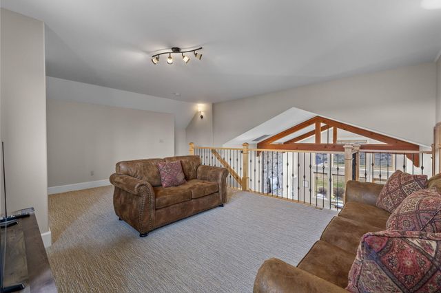 481 W Hope Avenue, Sisters, OR 97759