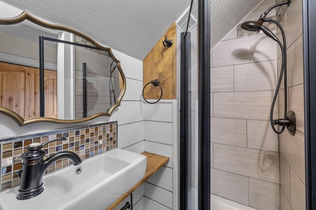 481 W Hope Avenue, Sisters, OR 97759