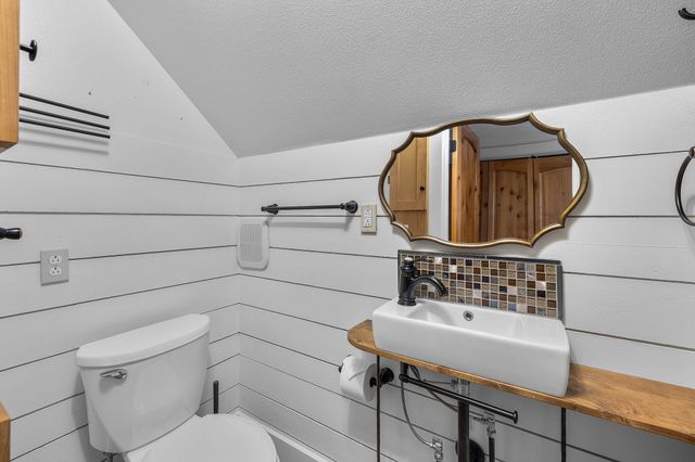 481 W Hope Avenue, Sisters, OR 97759