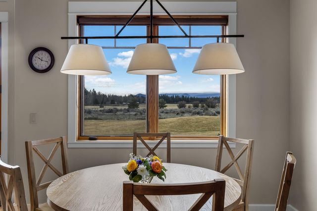 481 W Hope Avenue, Sisters, OR 97759