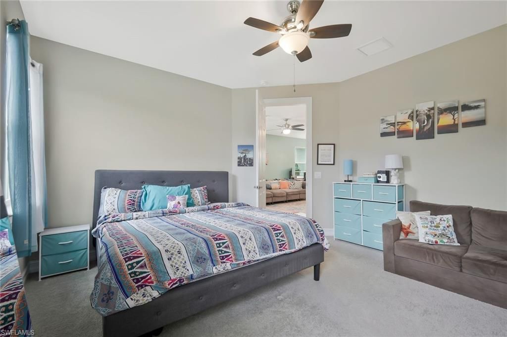 Image 9 of property listing at 836 Heather Lake AVE, Cape Coral, FL 33993