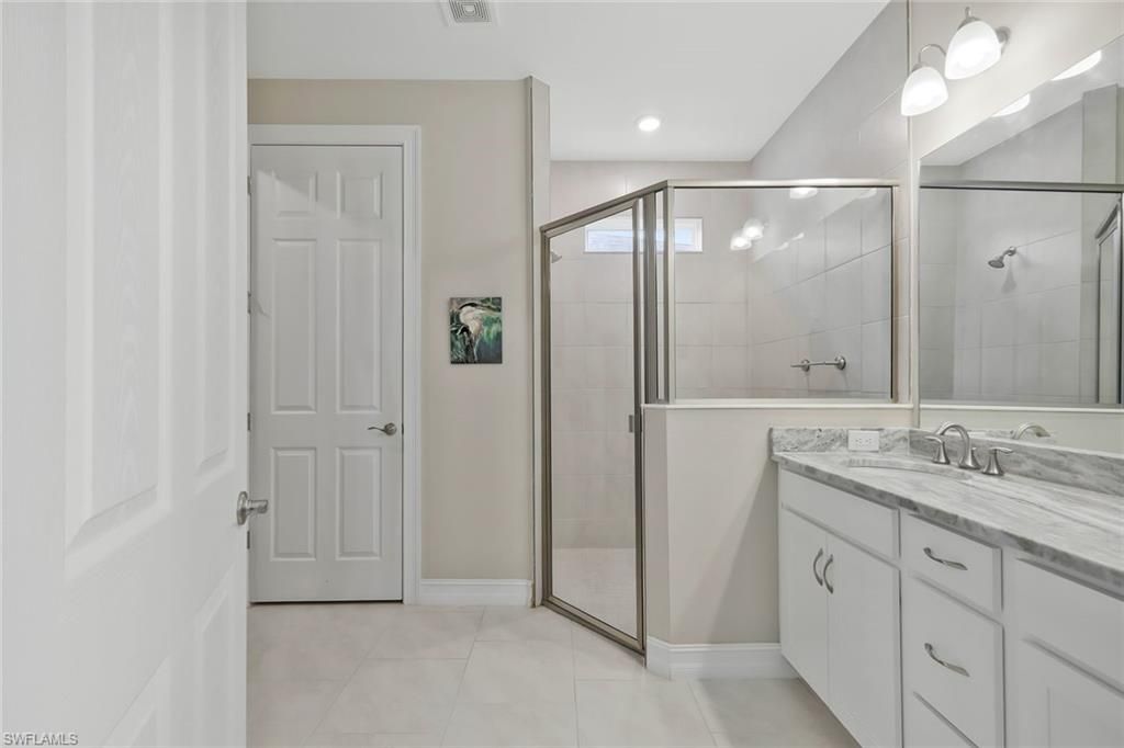 Image 12 of property listing at 836 Heather Lake AVE, Cape Coral, FL 33993