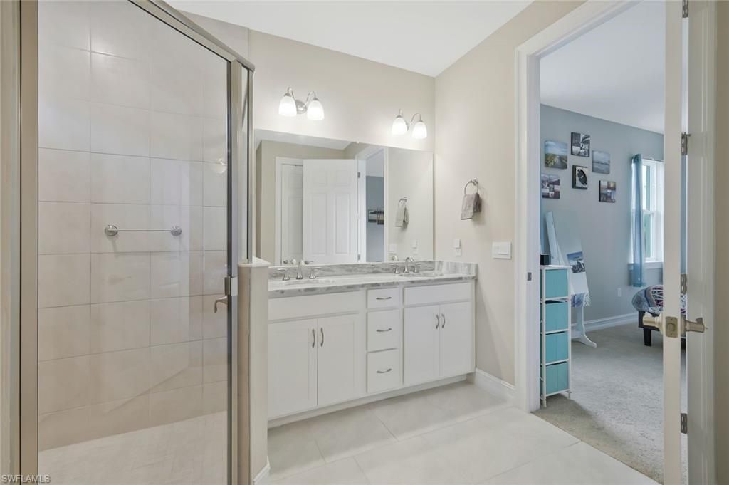 Image 13 of property listing at 836 Heather Lake AVE, Cape Coral, FL 33993