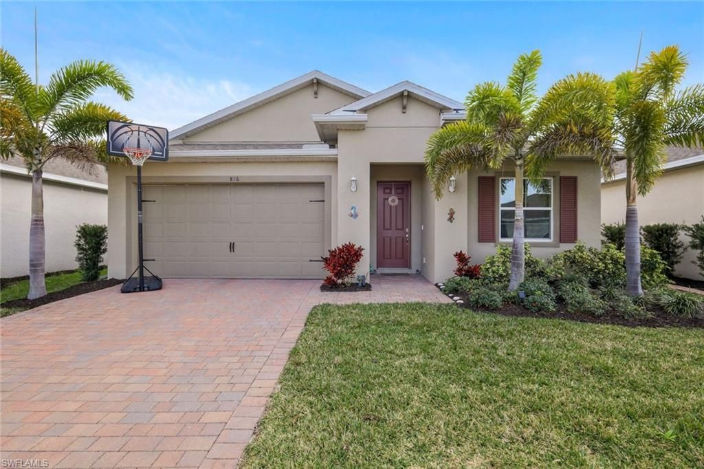 Image 2 of property listing at 836 Heather Lake AVE, Cape Coral, FL 33993