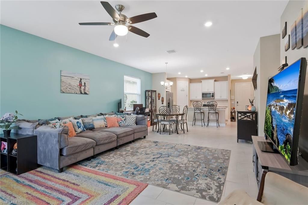 Image 4 of property listing at 836 Heather Lake AVE, Cape Coral, FL 33993