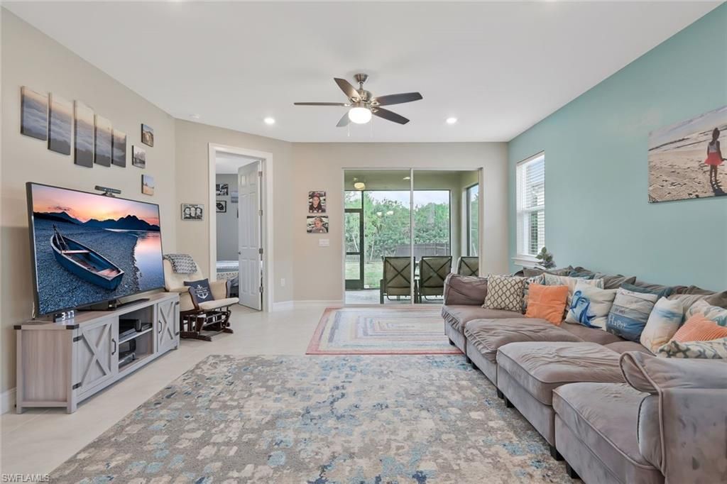 Image 5 of property listing at 836 Heather Lake AVE, Cape Coral, FL 33993