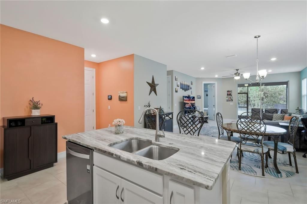 Image 8 of property listing at 836 Heather Lake AVE, Cape Coral, FL 33993