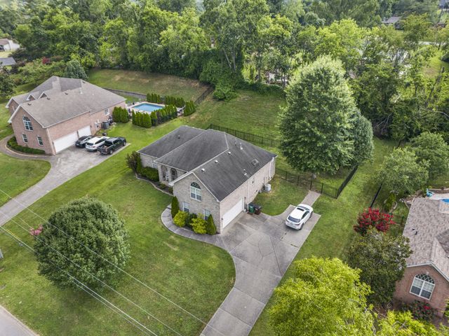 1009 Stafford Ct, Hendersonville, TN 37075